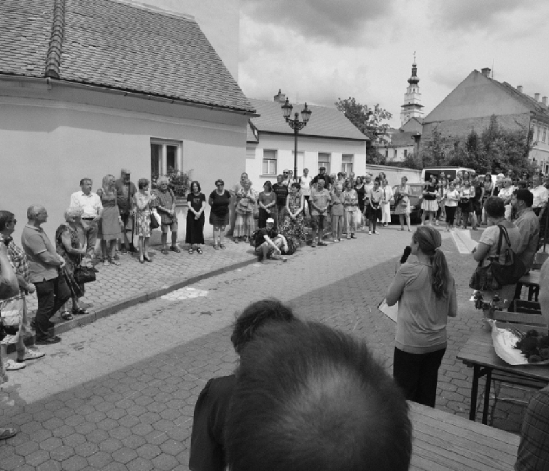 pokládání stolpersteinů, foto Tomáš Znamenáček